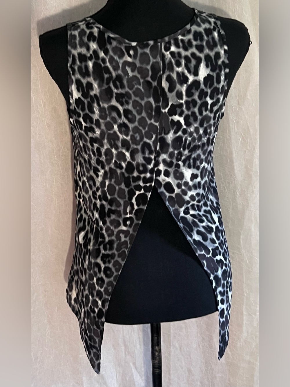 EXPRESS Black, White & grey Leopard Print Women's Tank Top - Picture 2 of 6